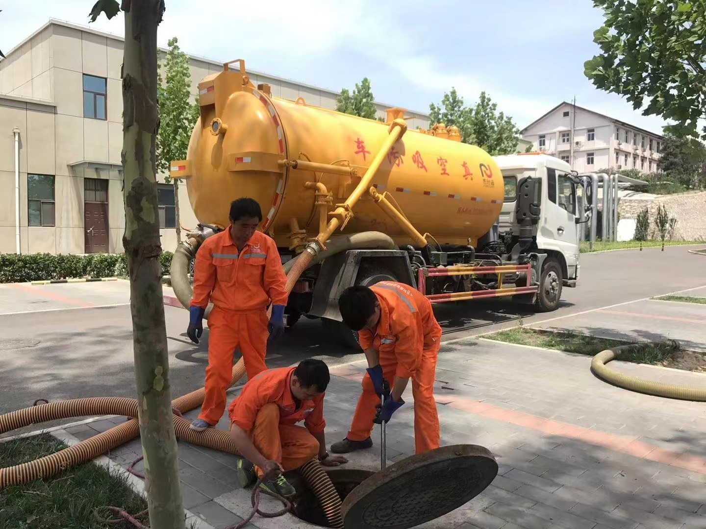 横峰化粪池清理与5-8吨吸粪车施工效率分析